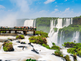 Panoramic cityscape of Curitiba, Brazil, showcasing modern architecture and greenery.